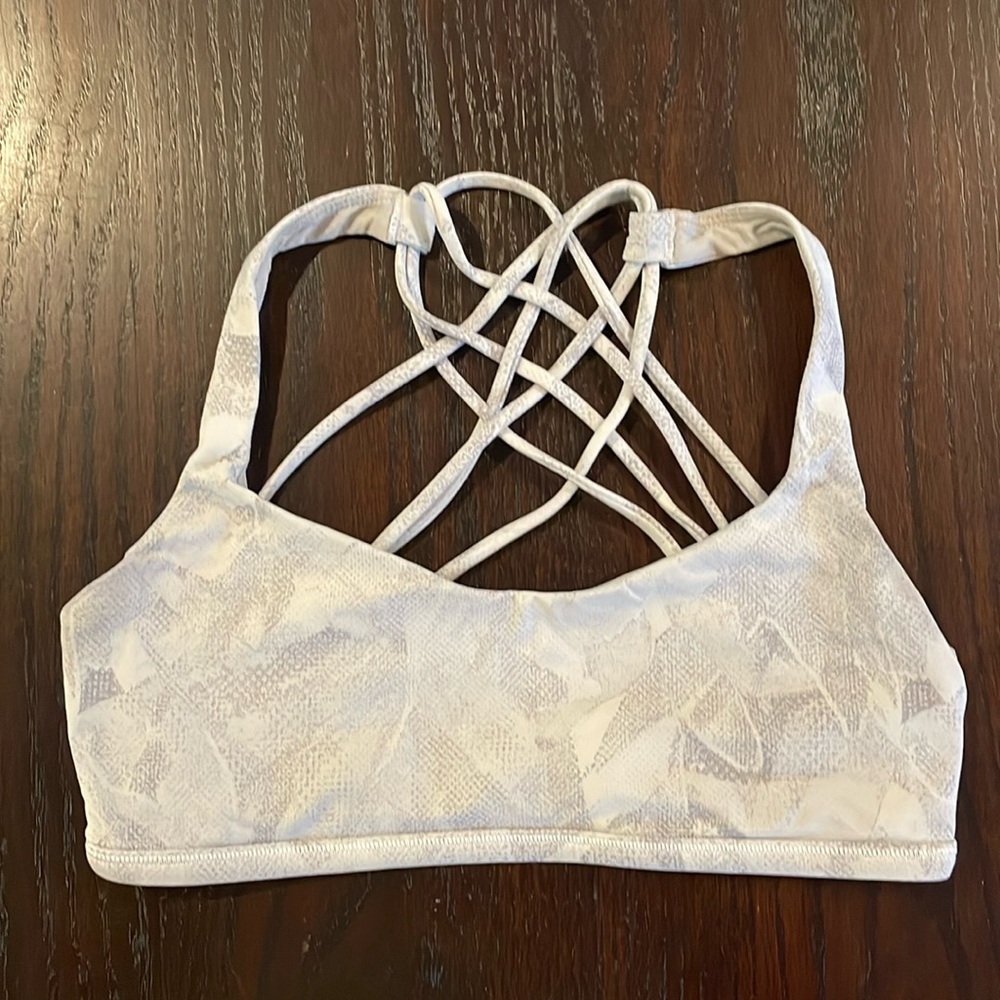 Lululemon sports bra size 6